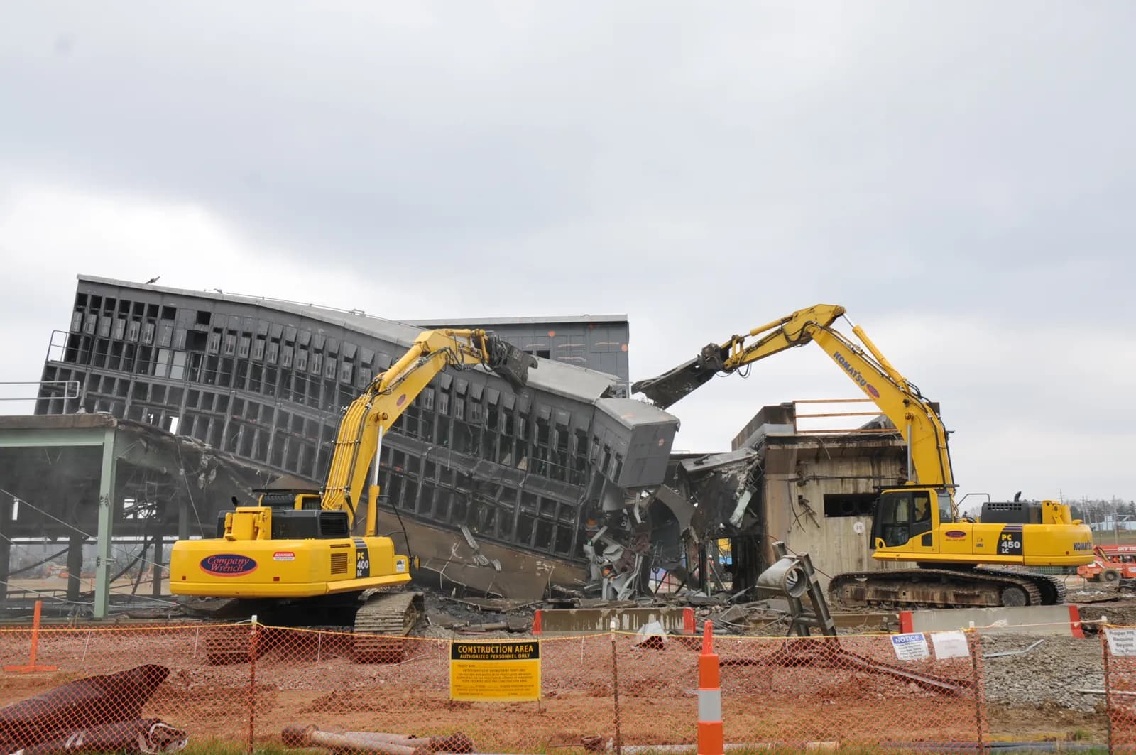 Excavators demolish a switchyard structure at the DOE Portsmouth site in Piketon, Ohio